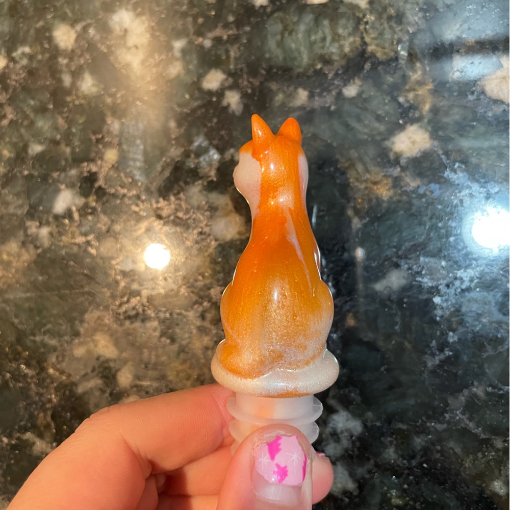 Orange And White Kitty Homemade Wine Bottle Stopper - Picture 4 of 5